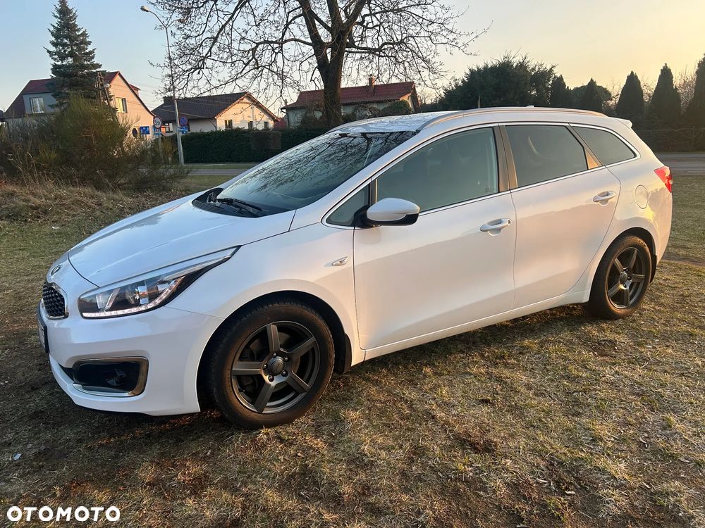 Kia Ceed 1.6 CRDi 136 ISG Platinum Edition - 4