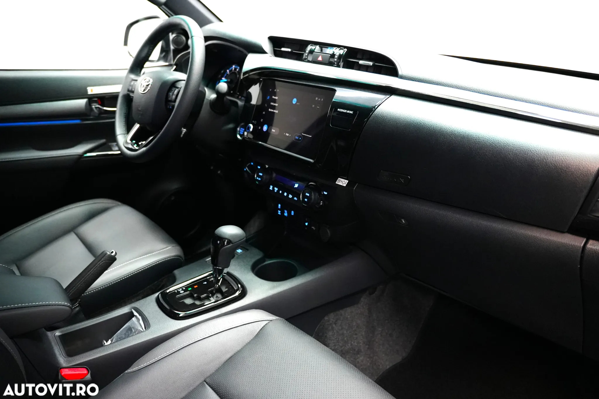 Toyota Hilux 2.8D 204CP 4x4 Double Cab AT MHEV Invincible - 10