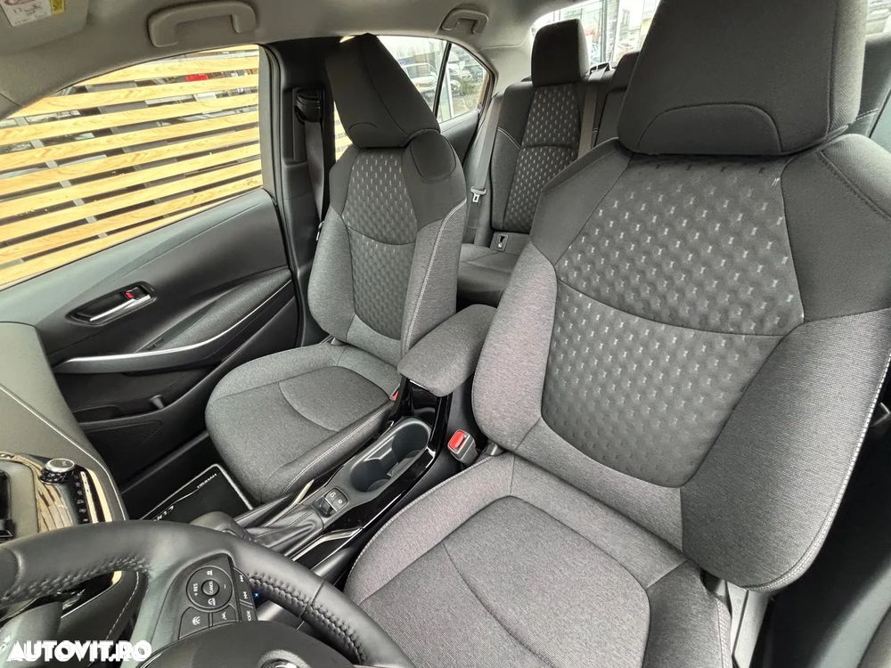 Toyota Corolla 1.8 Hybrid Business Edition - 12