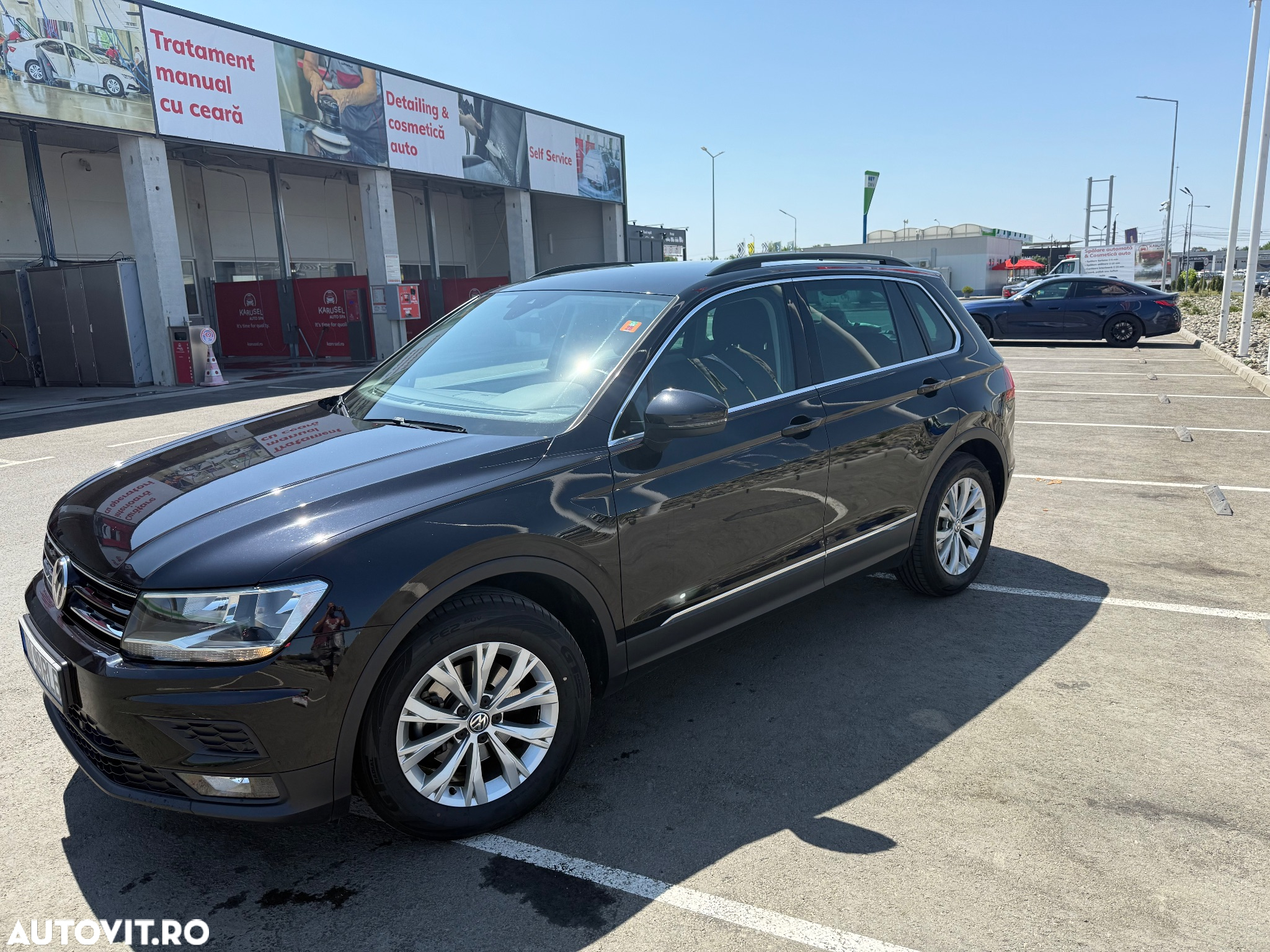 Volkswagen Tiguan - 2