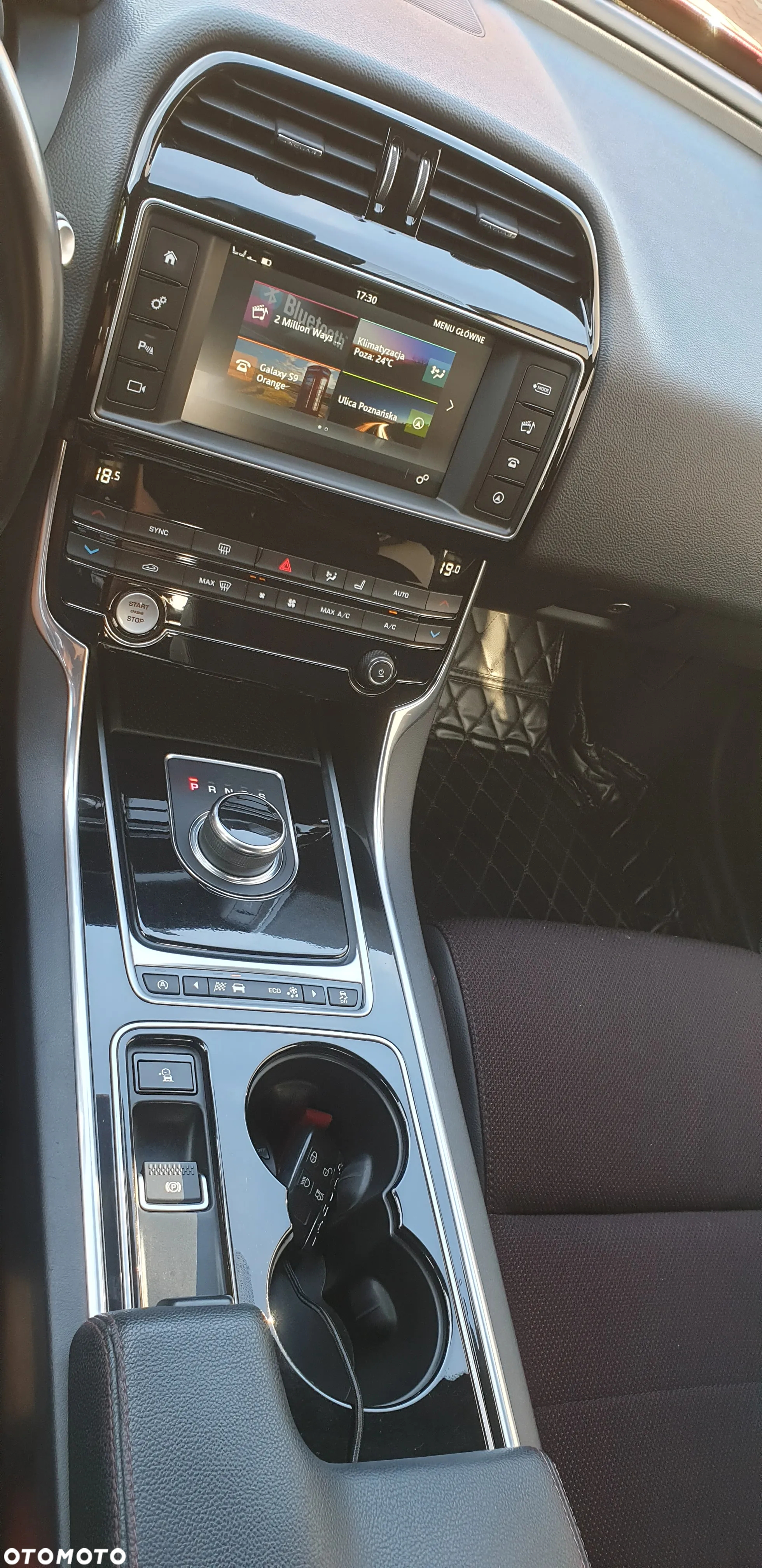 Jaguar XE 2.0 D R-Sport - 11