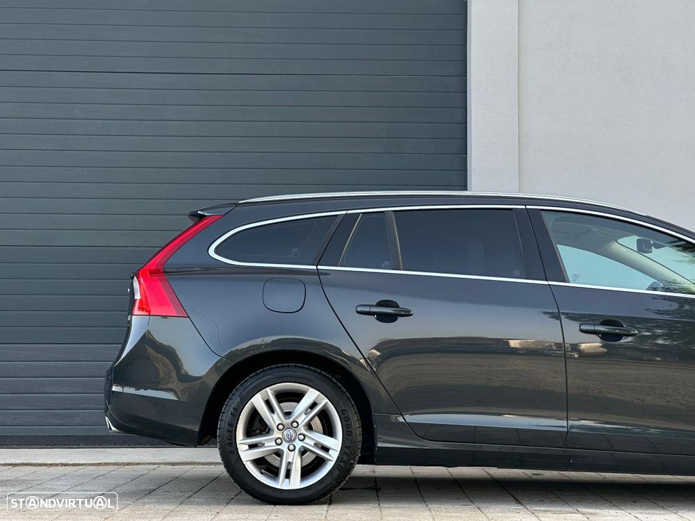 Volvo V60 2.4 D6 Summum AWD Phev - 9