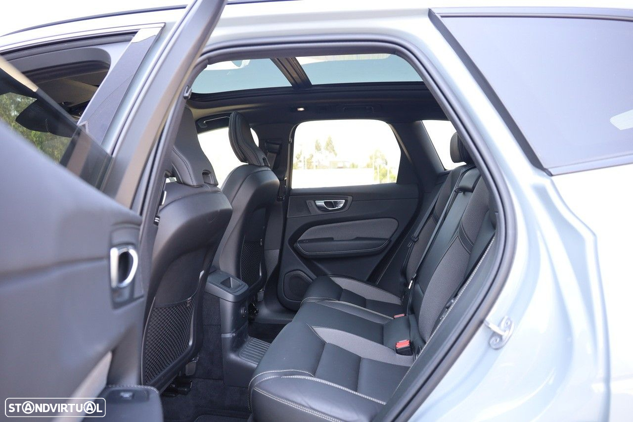 Volvo XC 60 2.0 T6 PHEV Plus Dark AWD - 12