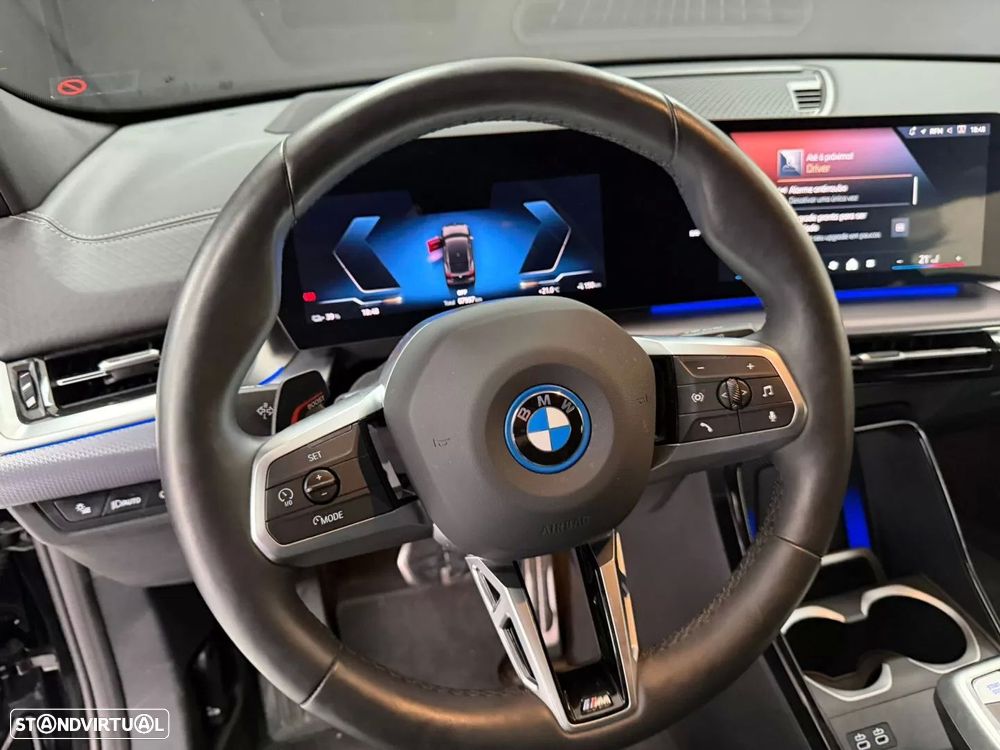 BMW iX2 eDrive20 Pack Desportivo M - 35