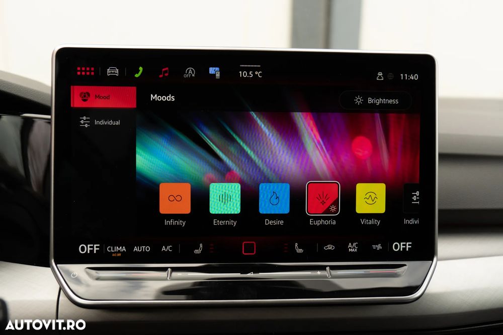 Volkswagen Golf 1.5 eTSI DSG MHEV Life - 23