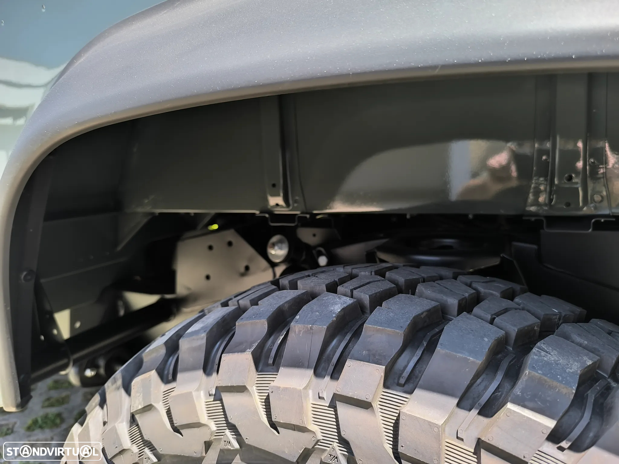 Land Rover Defender - 15
