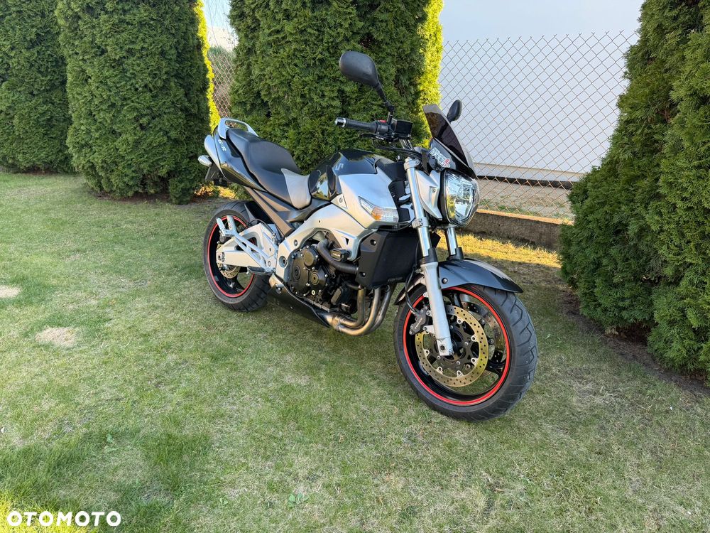 Suzuki GSR - 8