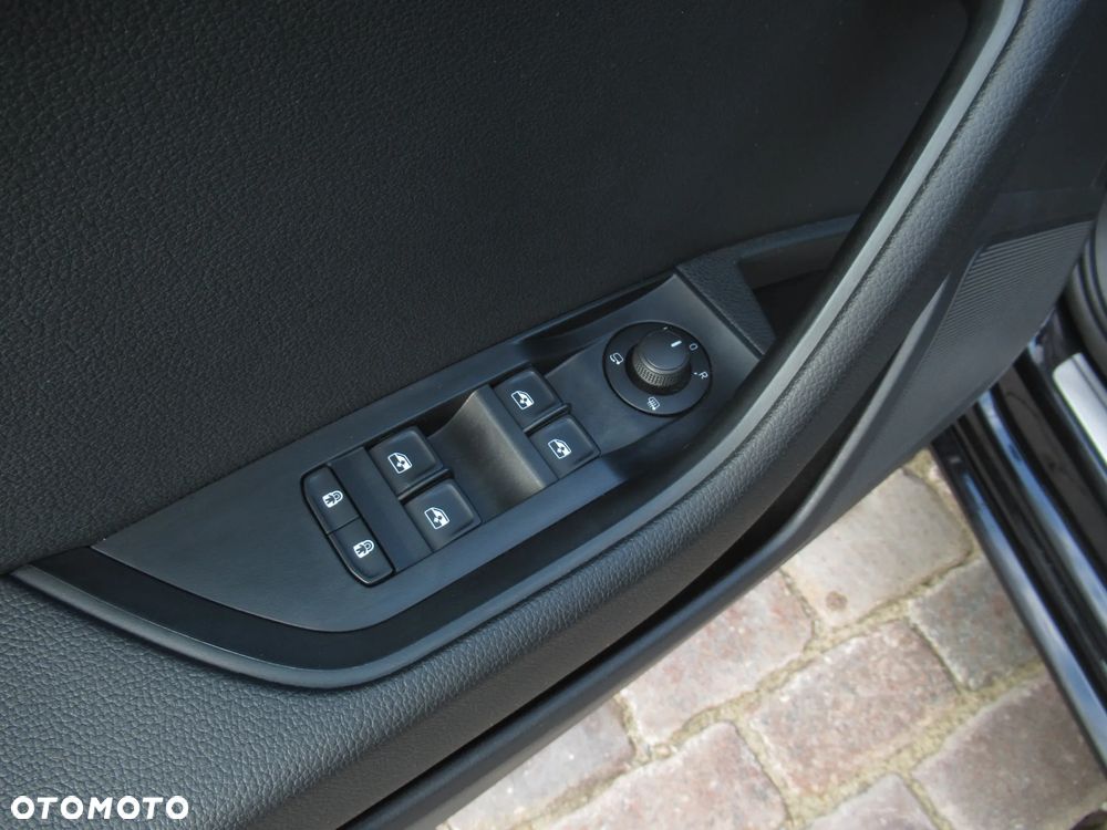 Skoda Superb 2.0 TSI Ambition DSG - 35