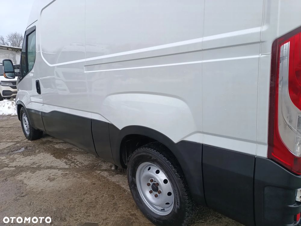 Iveco DAILY 35s13 L2H2 2.3 diesel 126kM, HAK(uciąg 3.5t) OPONY ZIMOWE BDB STAN, OGINALNY NISKI PRZEBIEG! Gotowy do pracy! - 14