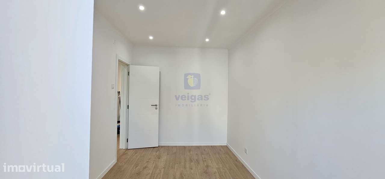 Apartamento renovado com 3 quartos no centro de Odivelas - Grande imagem: 5/13
