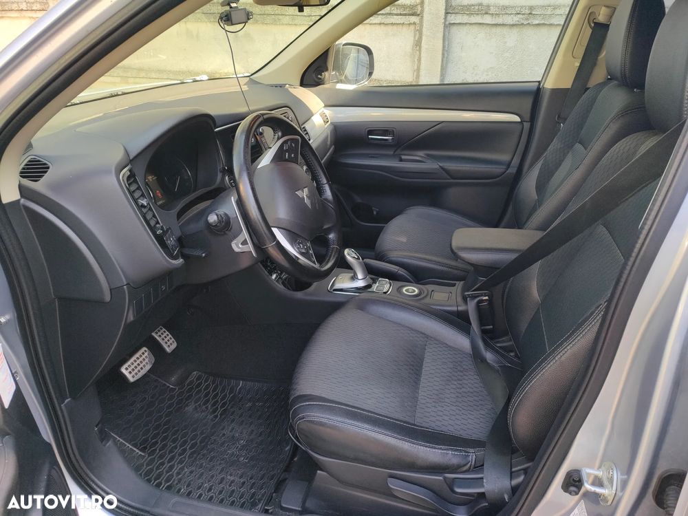 Mitsubishi Outlander 2.0 Litre DOHC MIVEC 4WD Instyle Navi - 10