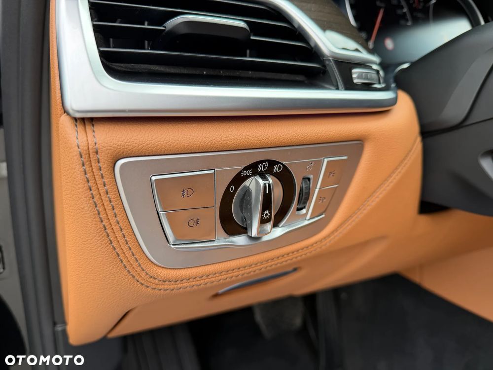 BMW Seria 7 - 31