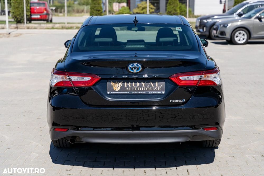 Toyota Camry - 3