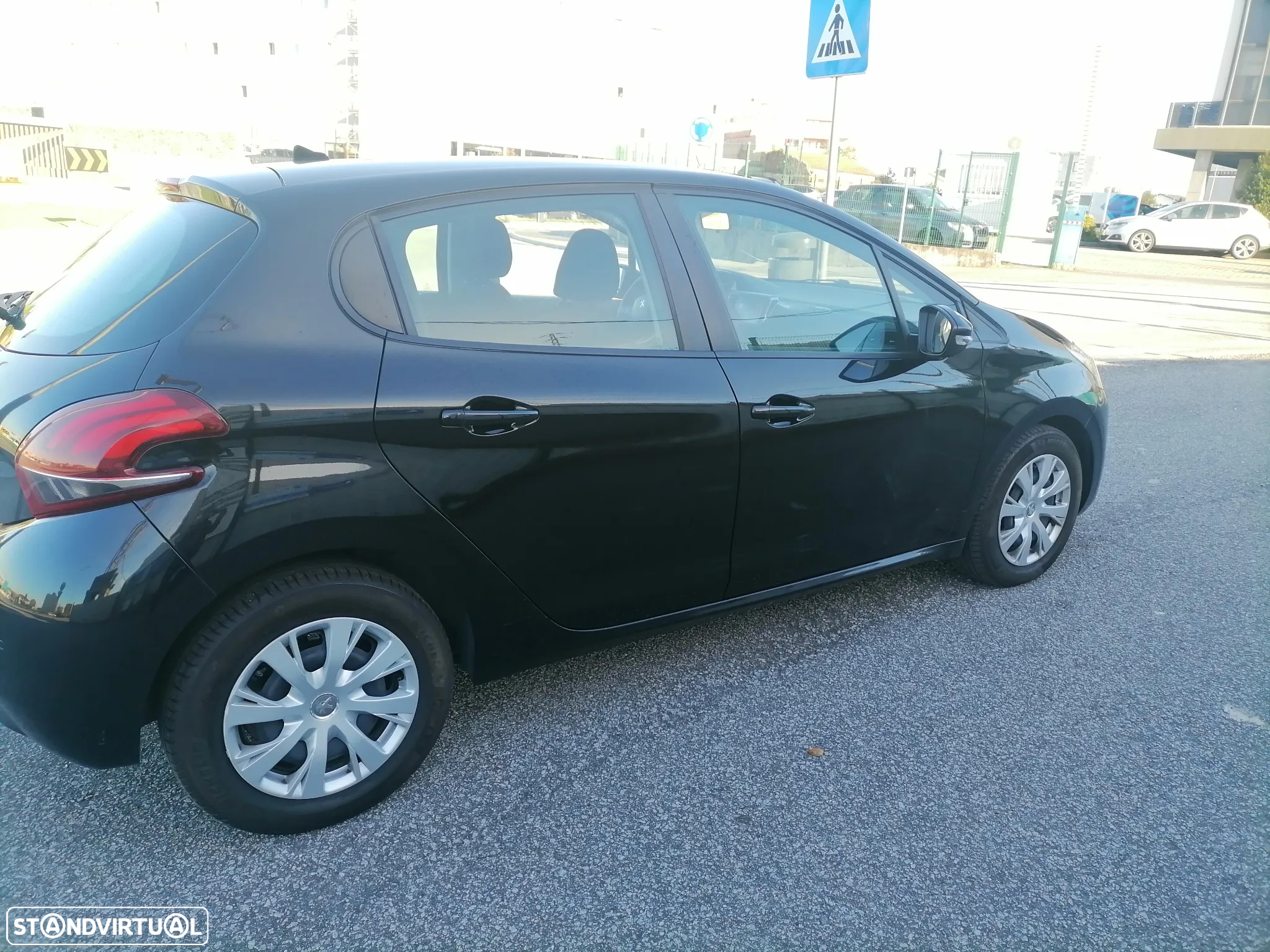Peugeot 208 1.6 BlueHDi Style - 4