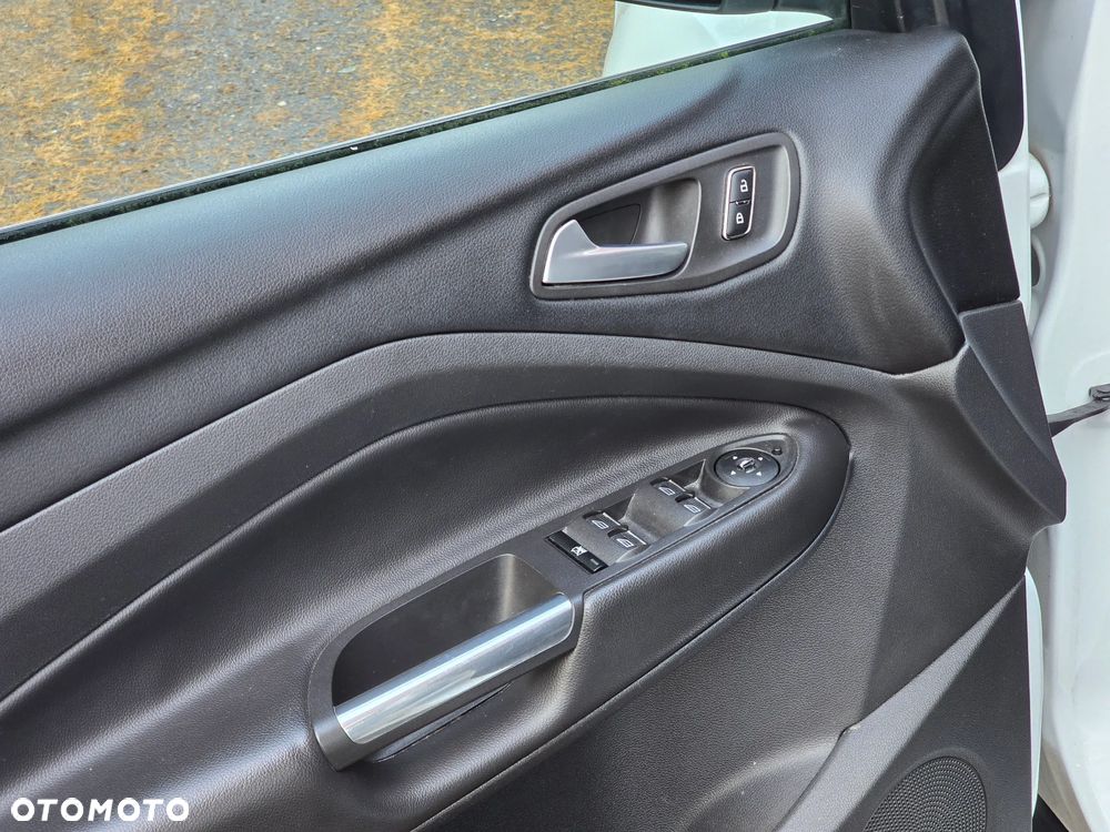 Ford Kuga 1.6 EcoBoost 2x4 Titanium - 12