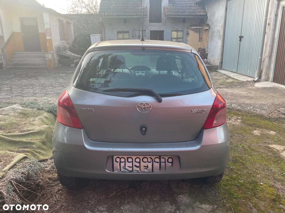 Toyota Yaris - 1