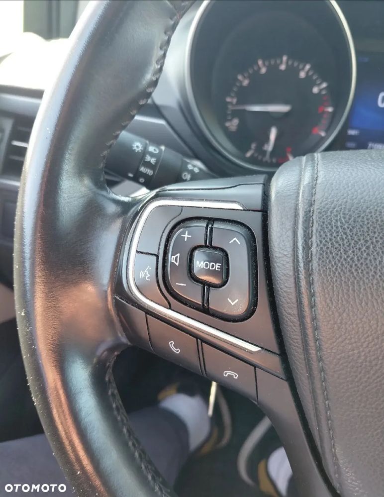 Toyota Avensis 1.8 Active - 12