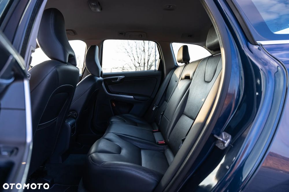 Volvo XC 60 D4 Drive-E Momentum - 24