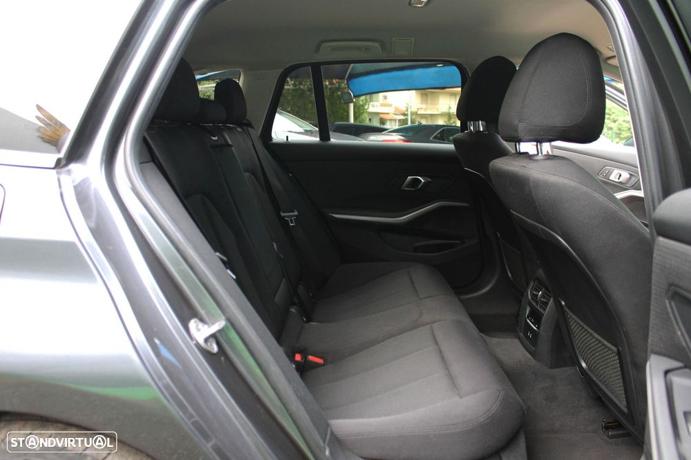 BMW 330 e Touring Auto - 51