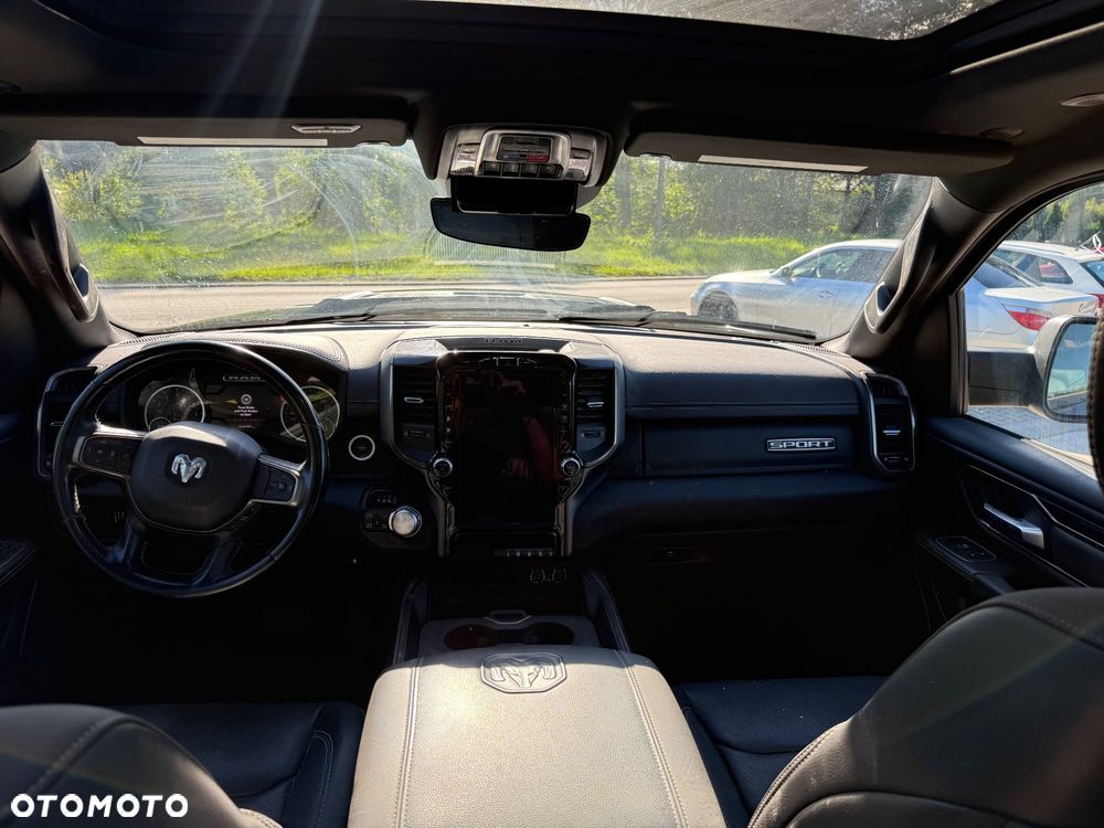 RAM 1500 Crew Cab Sport - 8