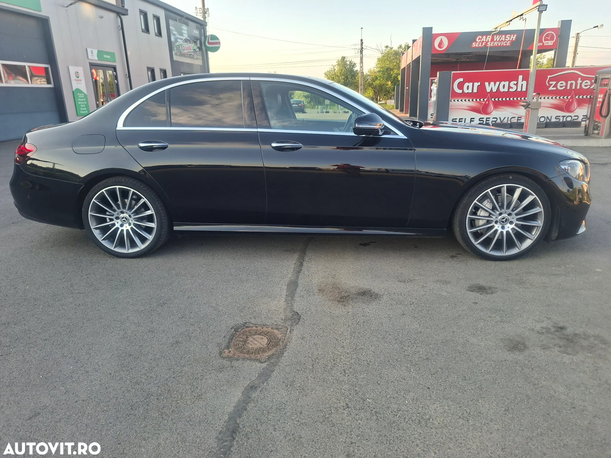 Mercedes-Benz E 220 d T 9G-TRONIC AMG Line - 29