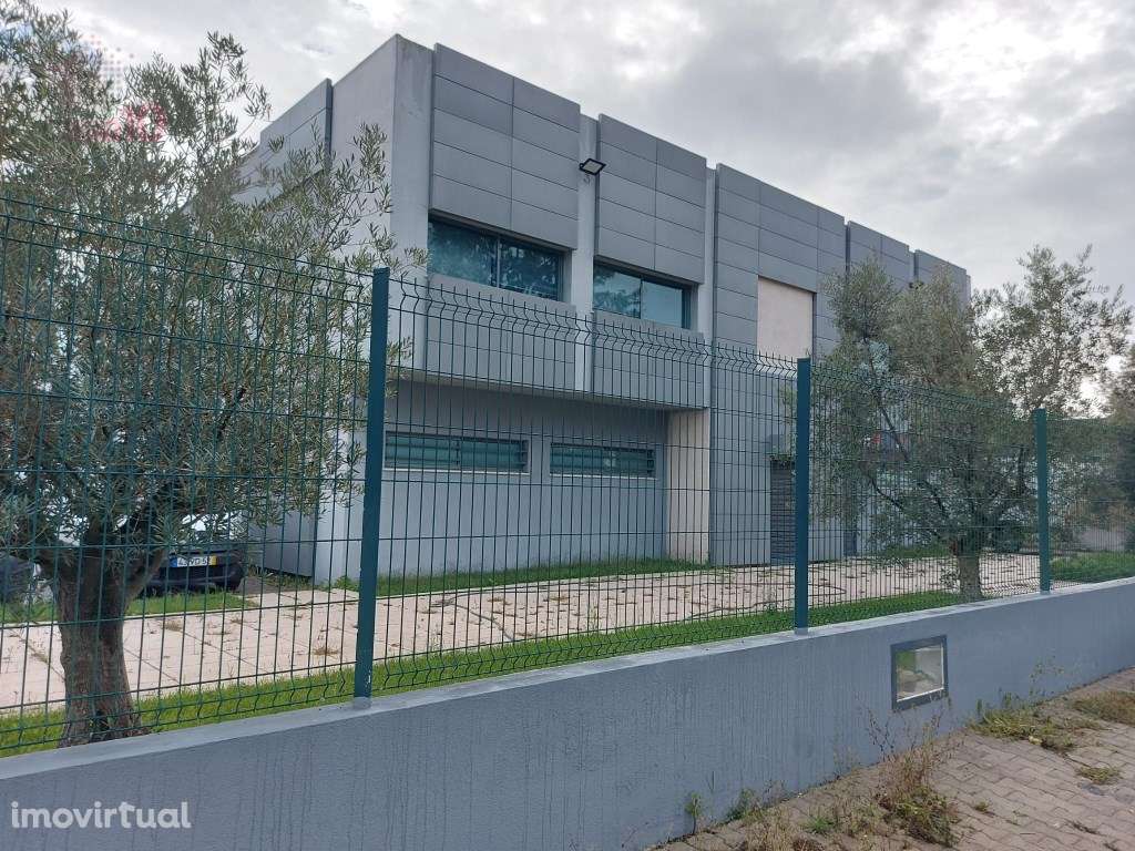 Vende-se armazém Pinhal Novo com excelente localização a 28 minutos... - Grande imagem: 3/40