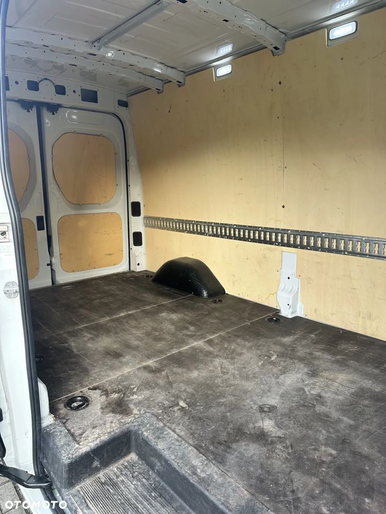 Maxus DELIVER 9 - 17