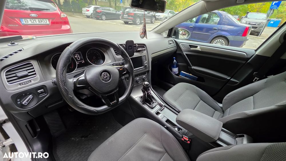 Volkswagen Golf - 6