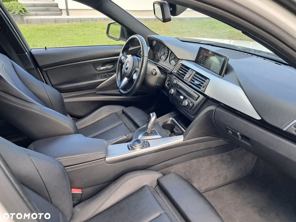 BMW Seria 3 320i xDrive - 11