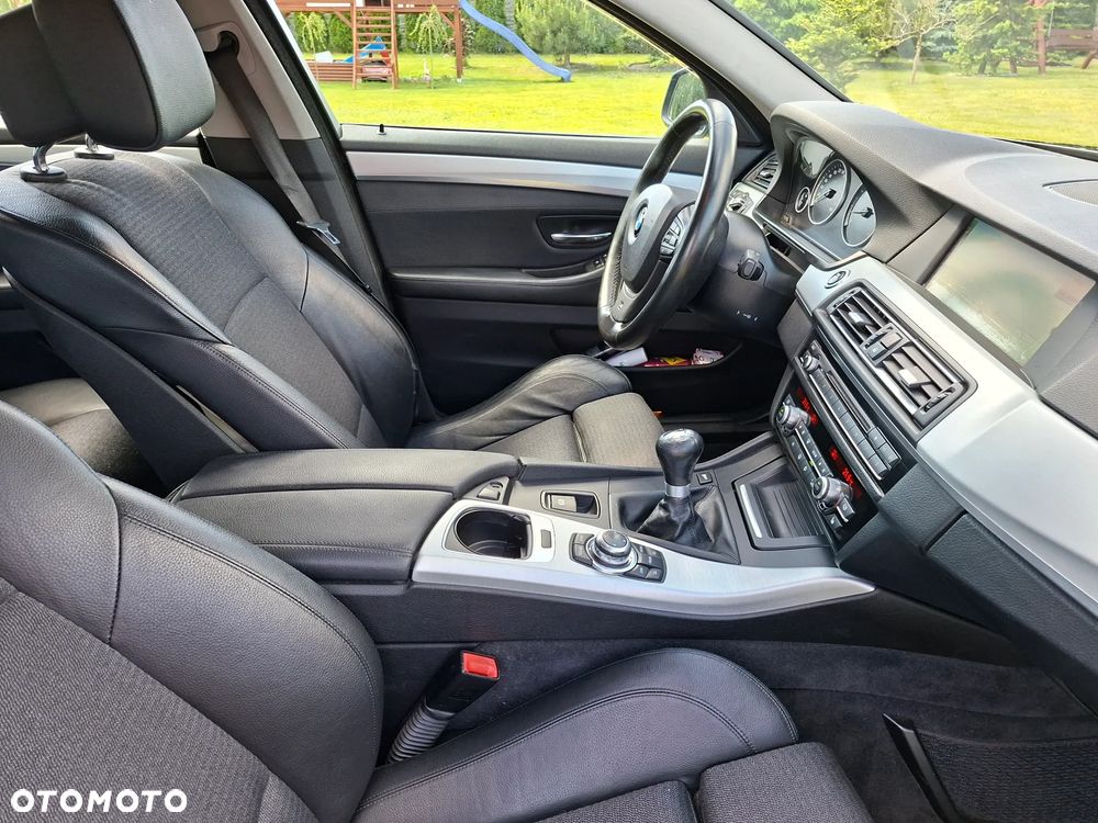 BMW Seria 5 528i - 14