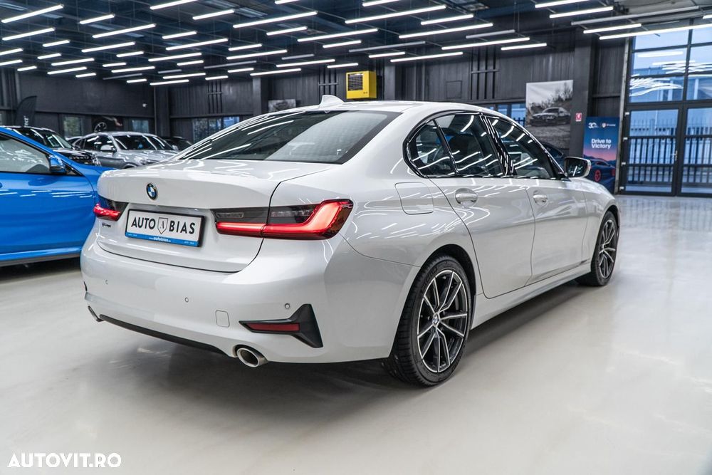 BMW Seria 3 320d Aut. Sport Line - 7