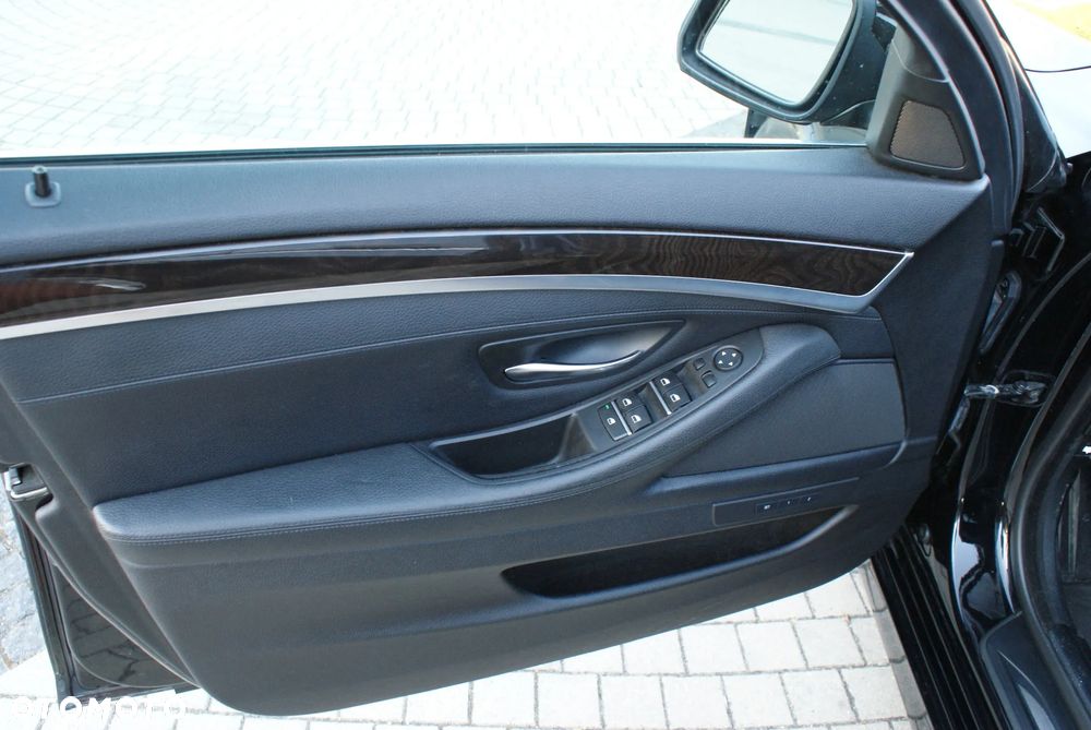 BMW Seria 5 528i Sport-Aut Luxury Line - 26