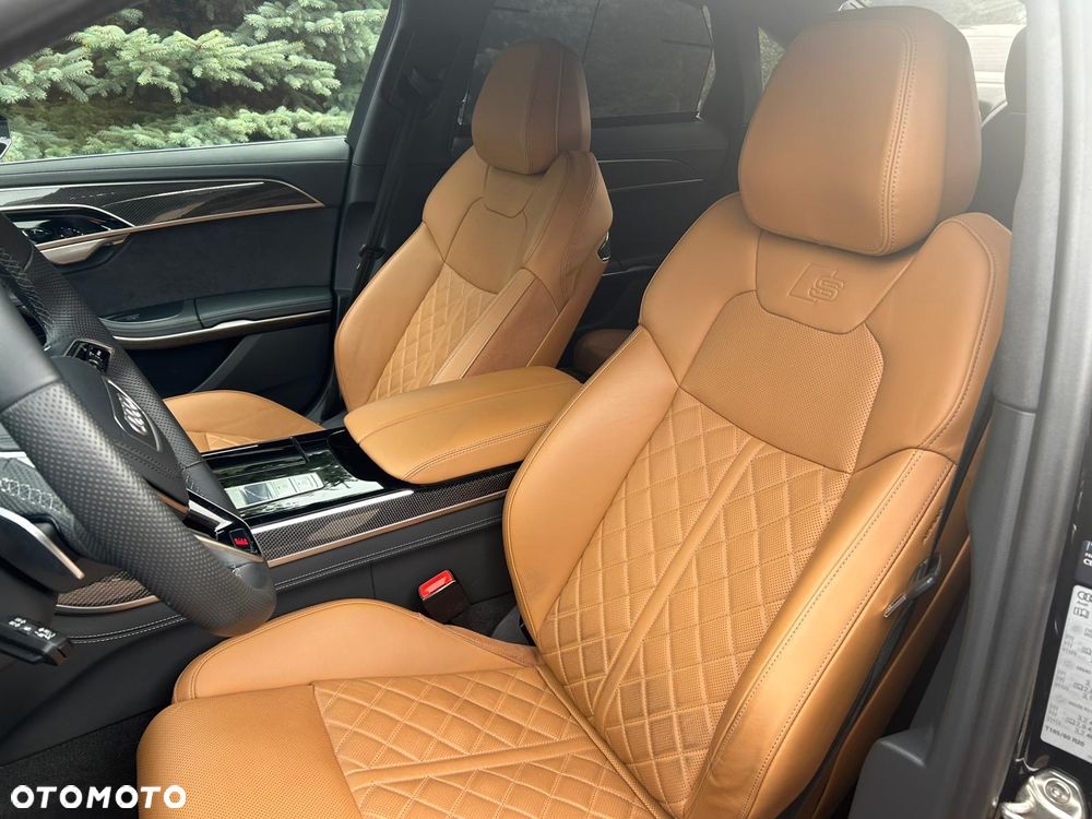 Audi S8 - 12