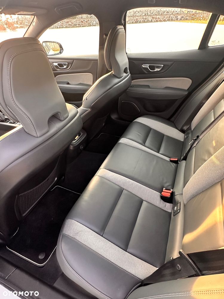 Volvo S60 B4 B R-Design - 12