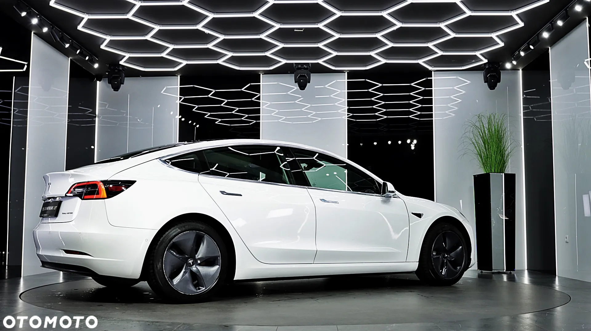 Tesla Model 3 - 11