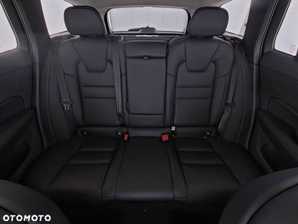 Volvo V60 B4 B DKG Ultra Dark - 13