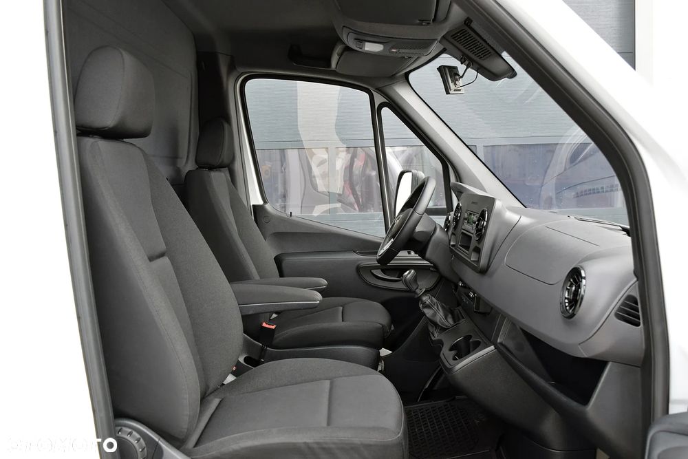 Mercedes-Benz Sprinter 319 - 19