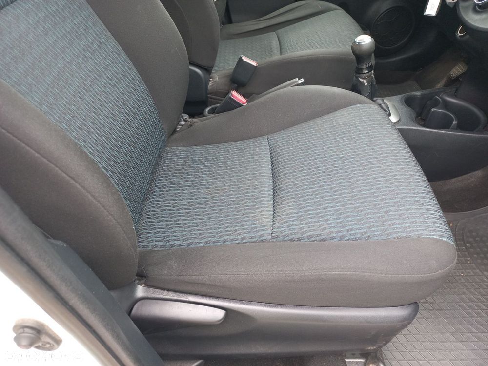 Toyota Yaris 1.0 Active EU6 - 12