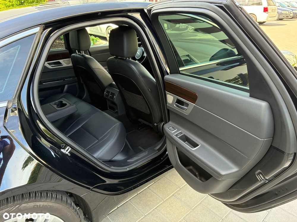 Jaguar XF 20t Prestige - 17