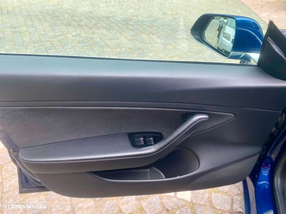 Tesla Model 3 - 10