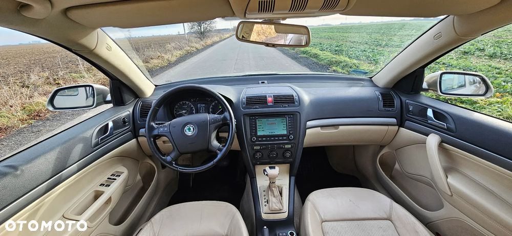 Skoda Octavia 2.0 FSI Automatik Laurin & Klement - 11