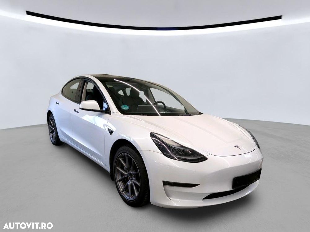 Tesla Model 3 - 1