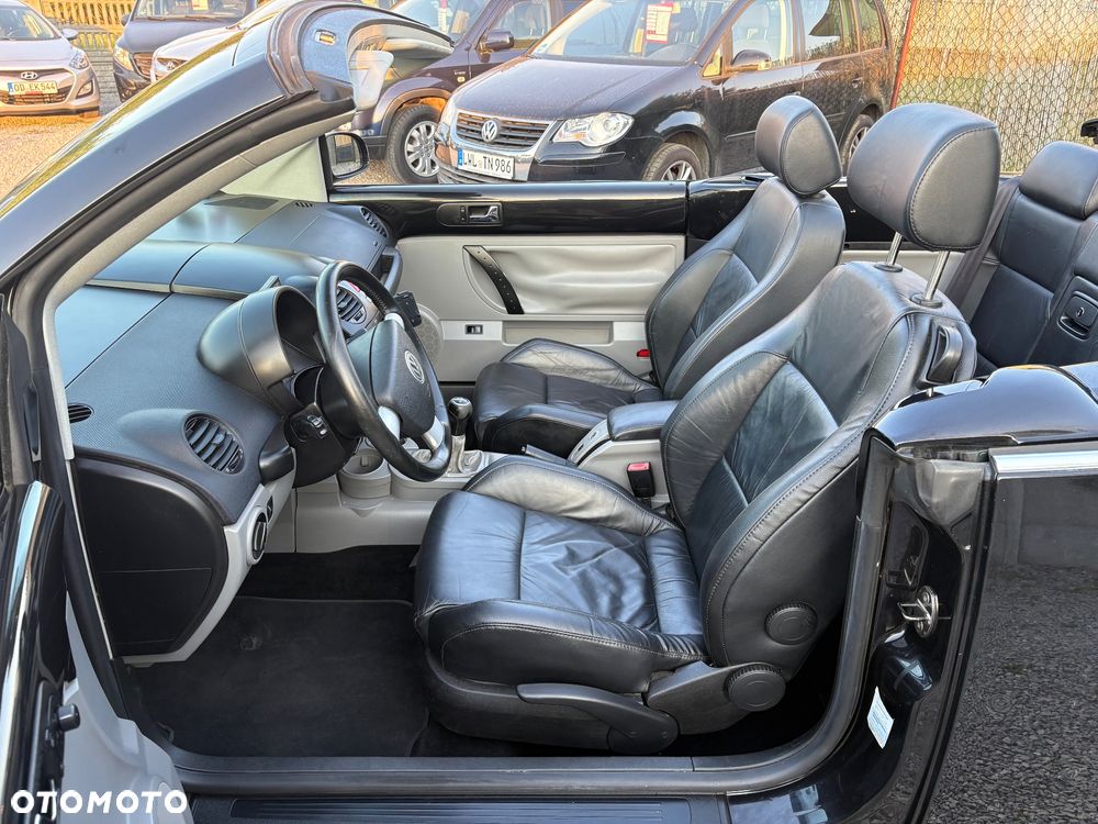 Volkswagen New Beetle - 25