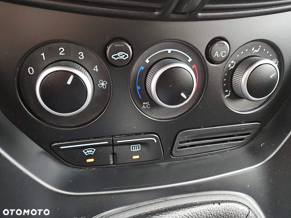 Ford Kuga 2.0 TDCi 2x4 Titanium - 22