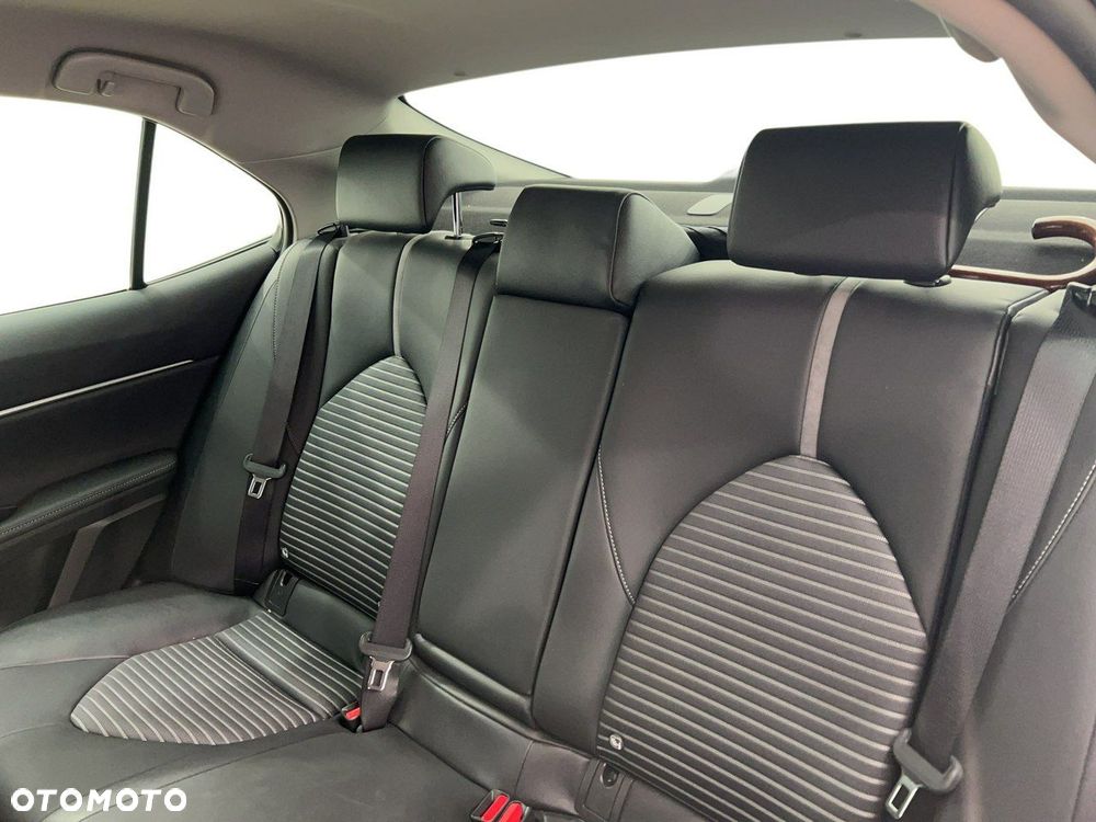 Toyota Camry - 11