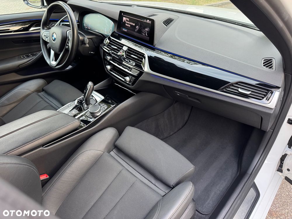 BMW Seria 5 530e xDrive M Sport Edition - 22