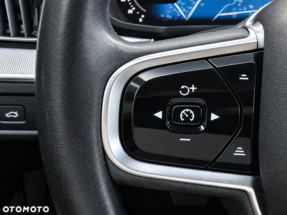 Volvo XC 60 B4 D AWD Ultimate Bright - 24