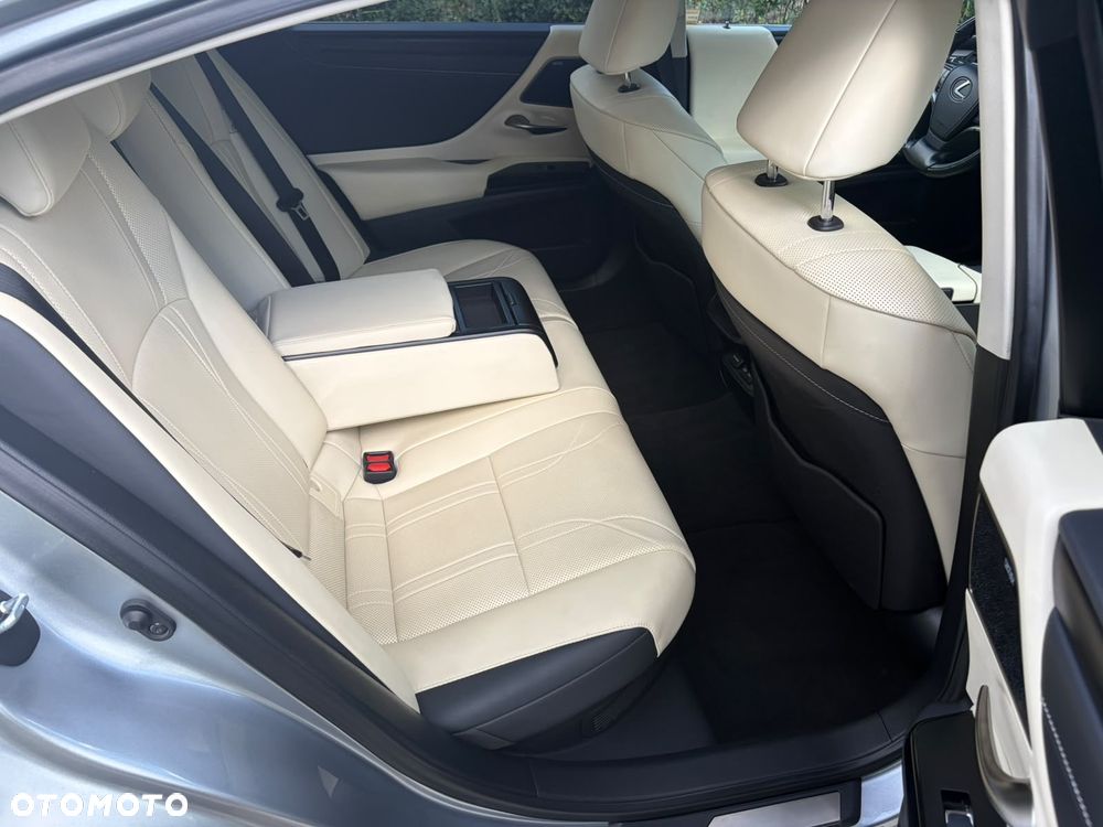 Lexus ES 300h Prestige - 30