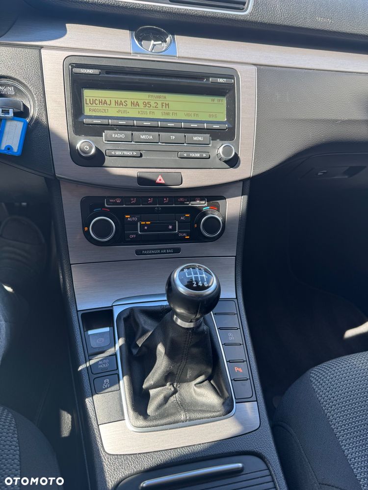 Volkswagen Passat 1.6 TDI Comfortline - 27