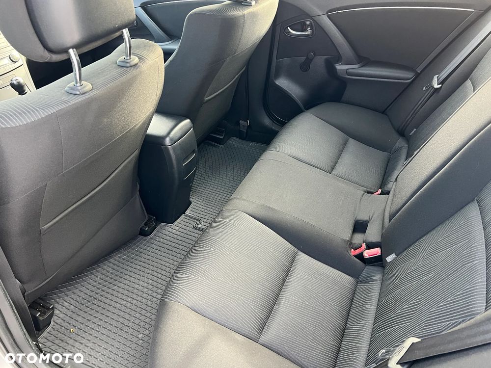 Toyota Avensis - 13